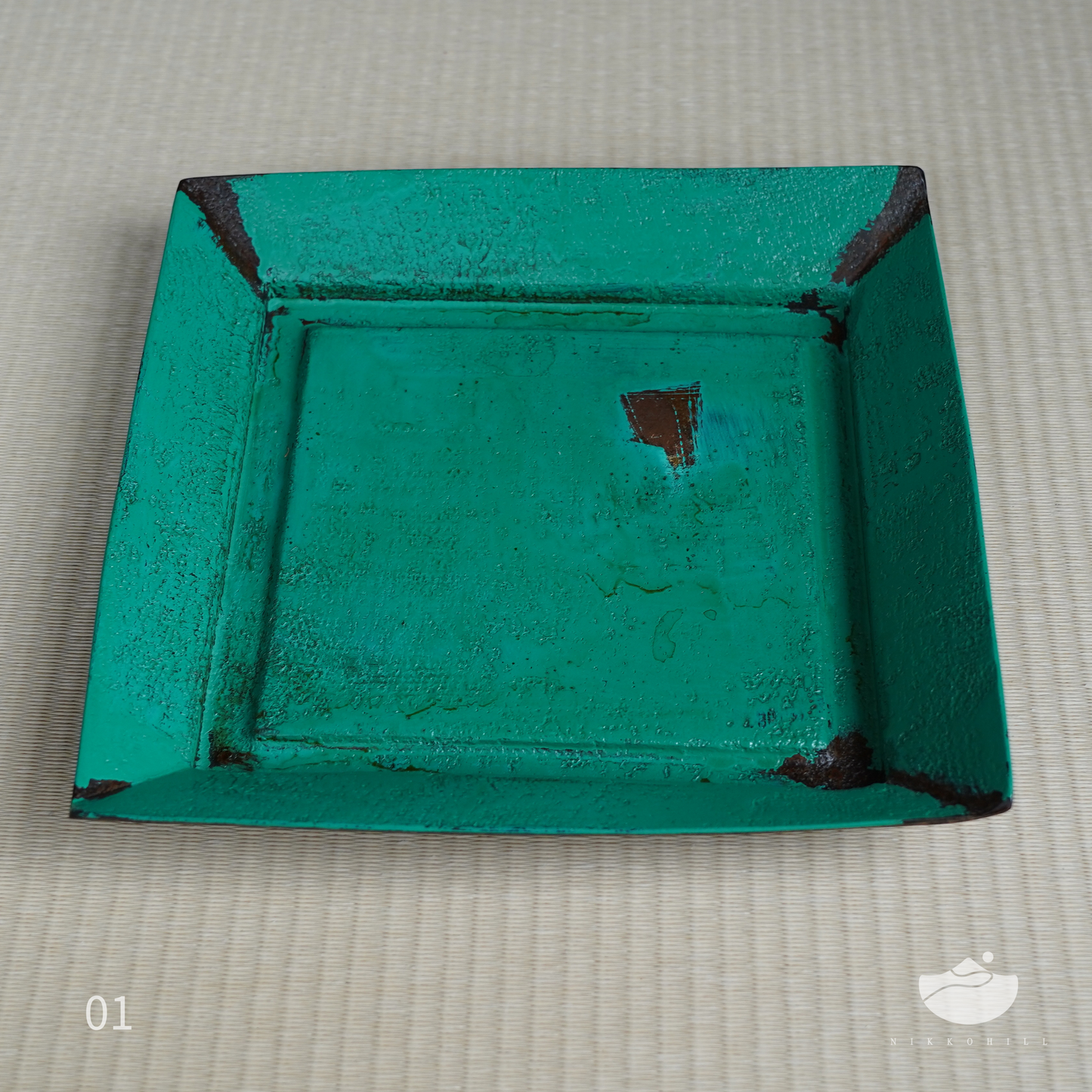 Nikko Hill Lacquer tea tray (Bright Green with Brown Base)