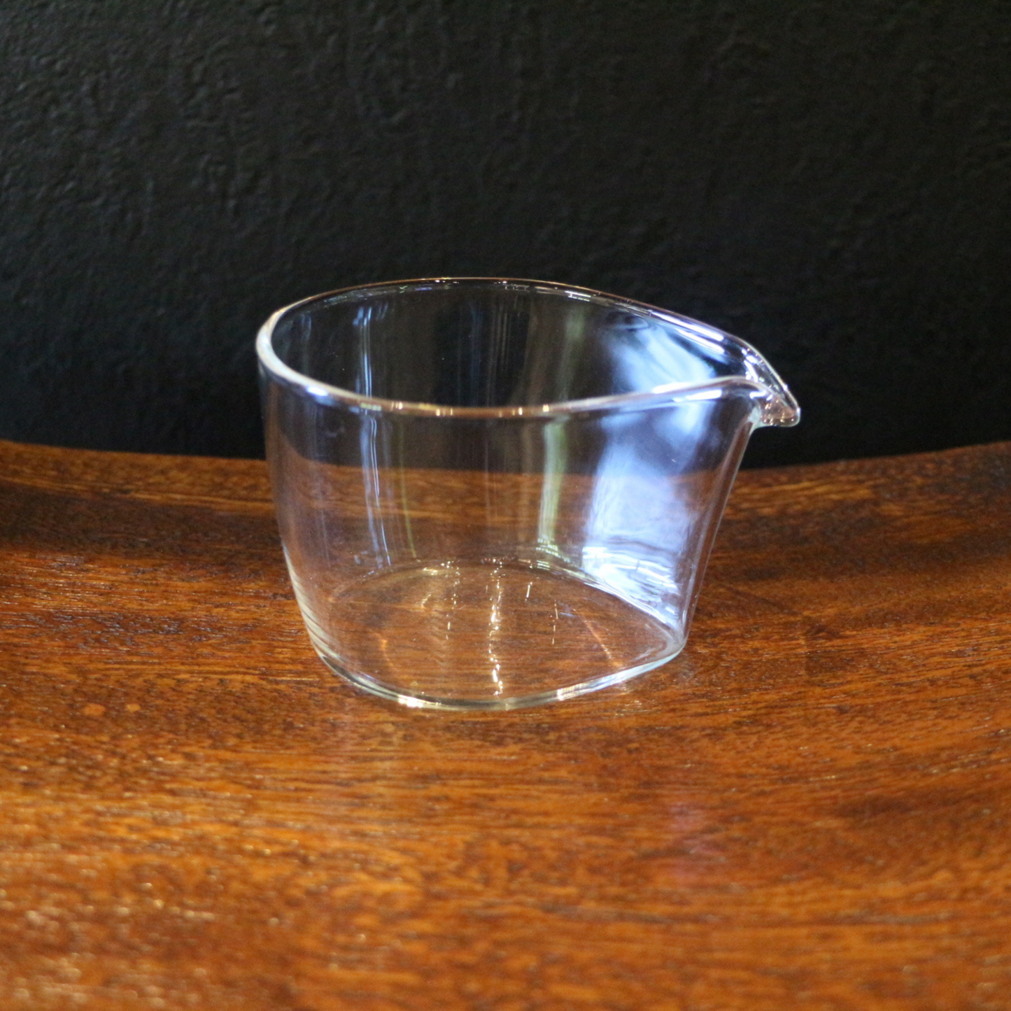 Flat thickened fair cup