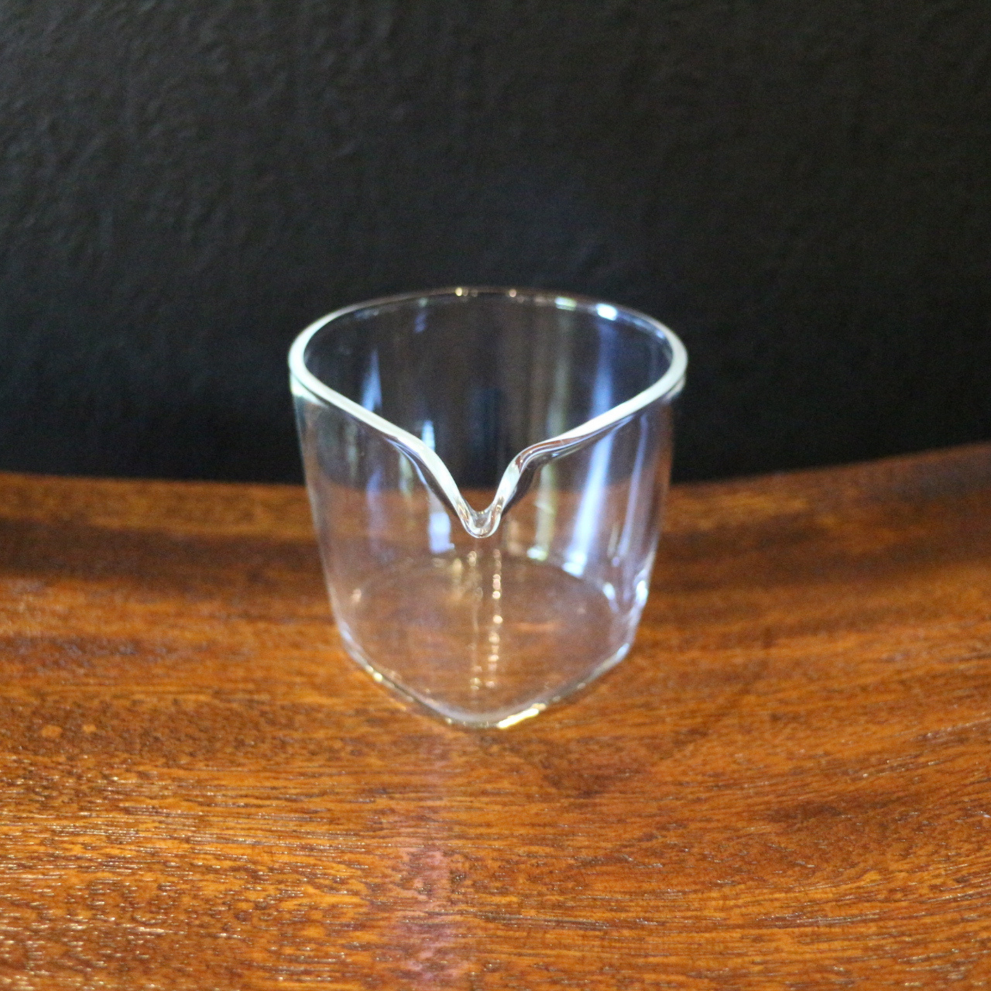 Flat thickened fair cup