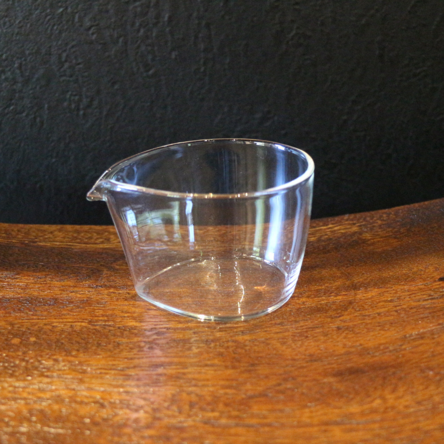 Flat thickened fair cup