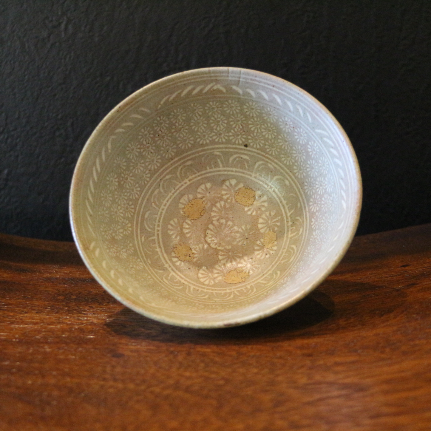 Gray glazed chrysanthemum pottery tea bowl