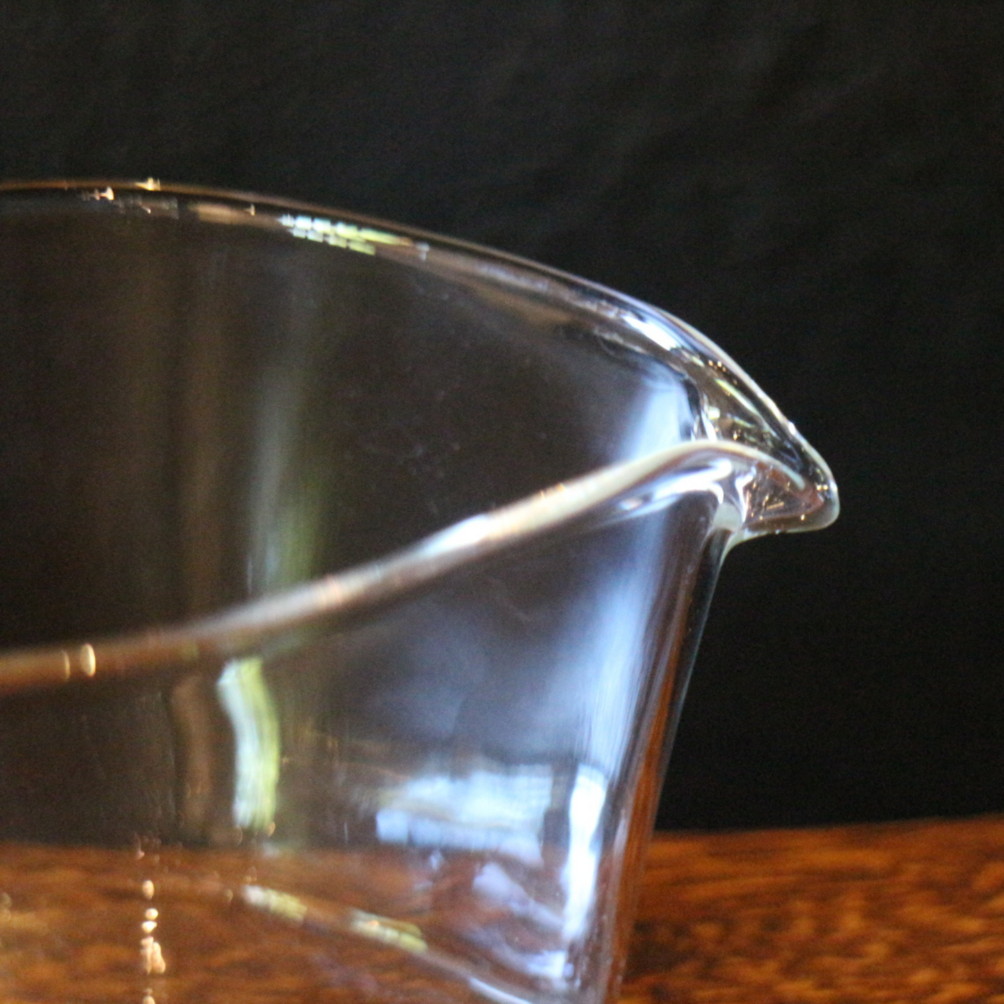 Flat thickened fair cup