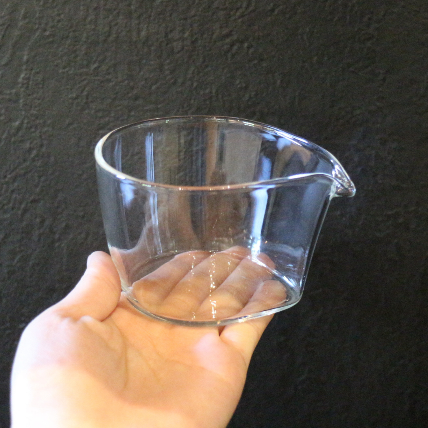 Flat thickened fair cup
