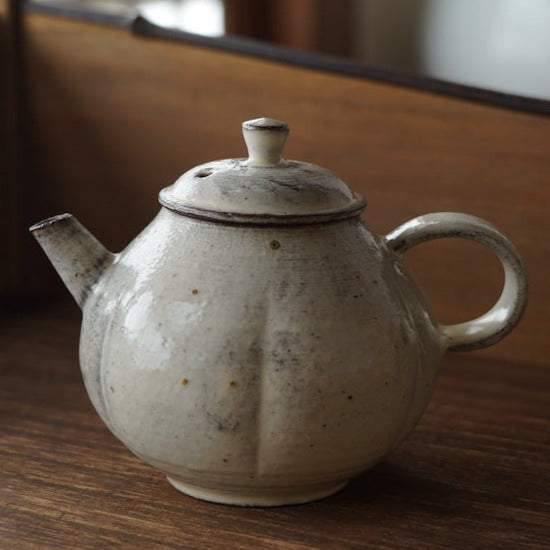 Diamond-pattern Ceramic Teapot with White Powder Glaze(Round Style)