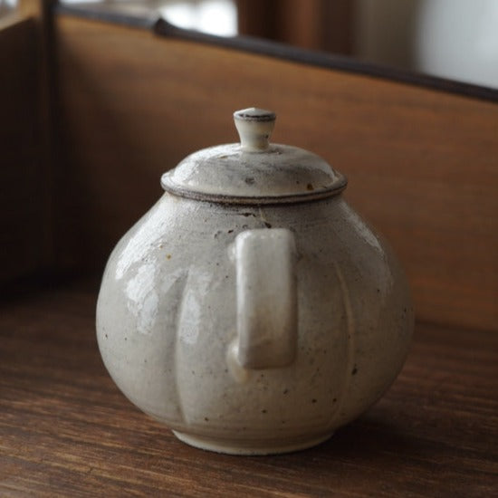 Diamond-pattern Ceramic Teapot with White Powder Glaze(Round Style)
