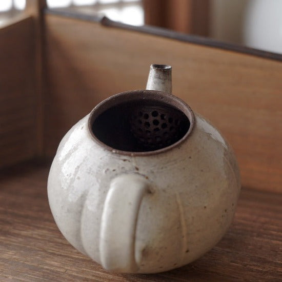 Diamond-pattern Ceramic Teapot with White Powder Glaze(Round Style)