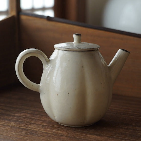 Diamond-pattern Ceramic Teapot with White Powder Glaze(Slim Style)