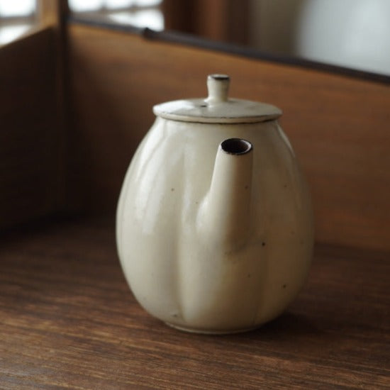 Diamond-pattern Ceramic Teapot with White Powder Glaze(Slim Style)