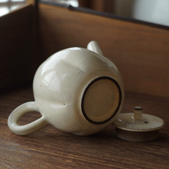 Diamond-pattern Ceramic Teapot with White Powder Glaze(Slim Style)