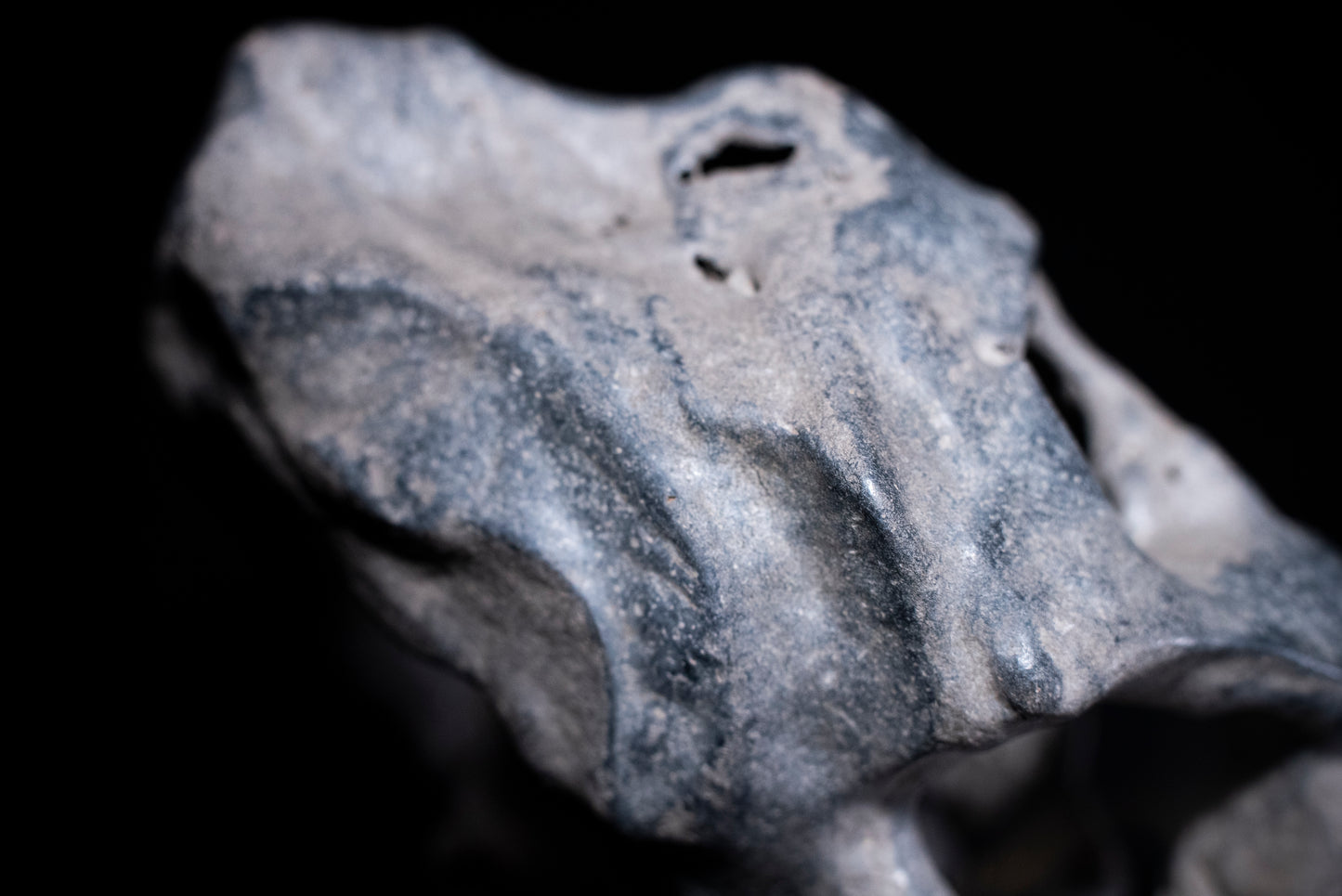 賞石擺件/貴州墨金石 Black Taihu Stone