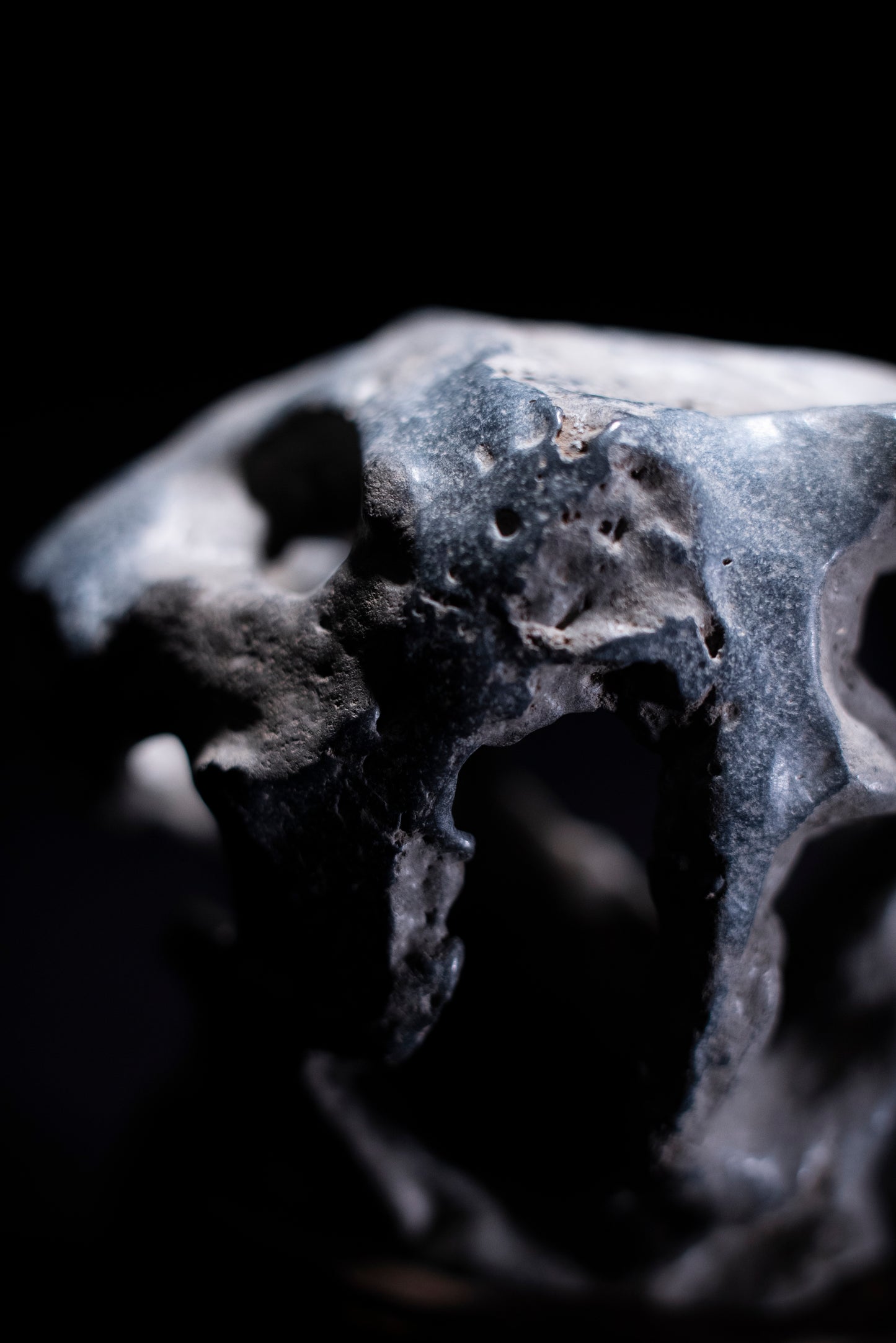 賞石擺件/貴州墨金石 Black Taihu Stone