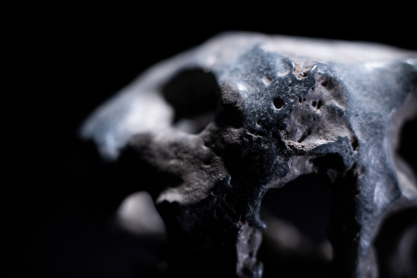 賞石擺件/貴州墨金石 Black Taihu Stone