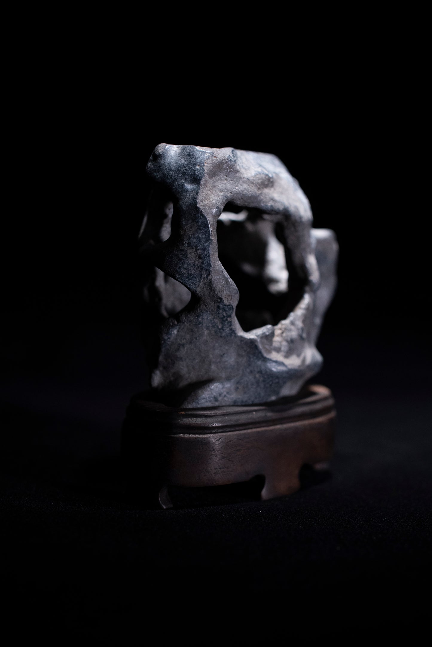 賞石擺件/貴州墨金石 Black Taihu Stone