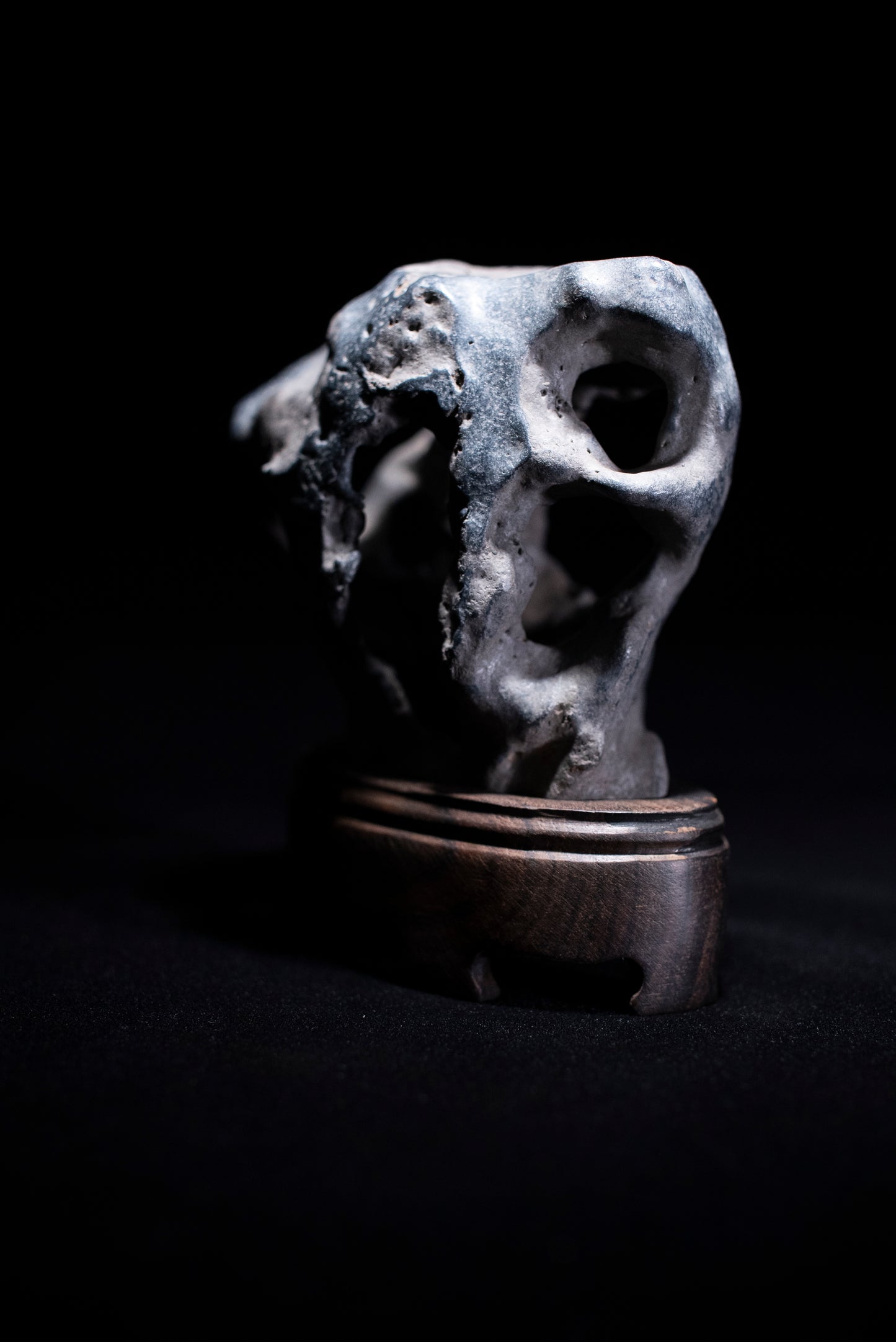 賞石擺件/貴州墨金石 Black Taihu Stone
