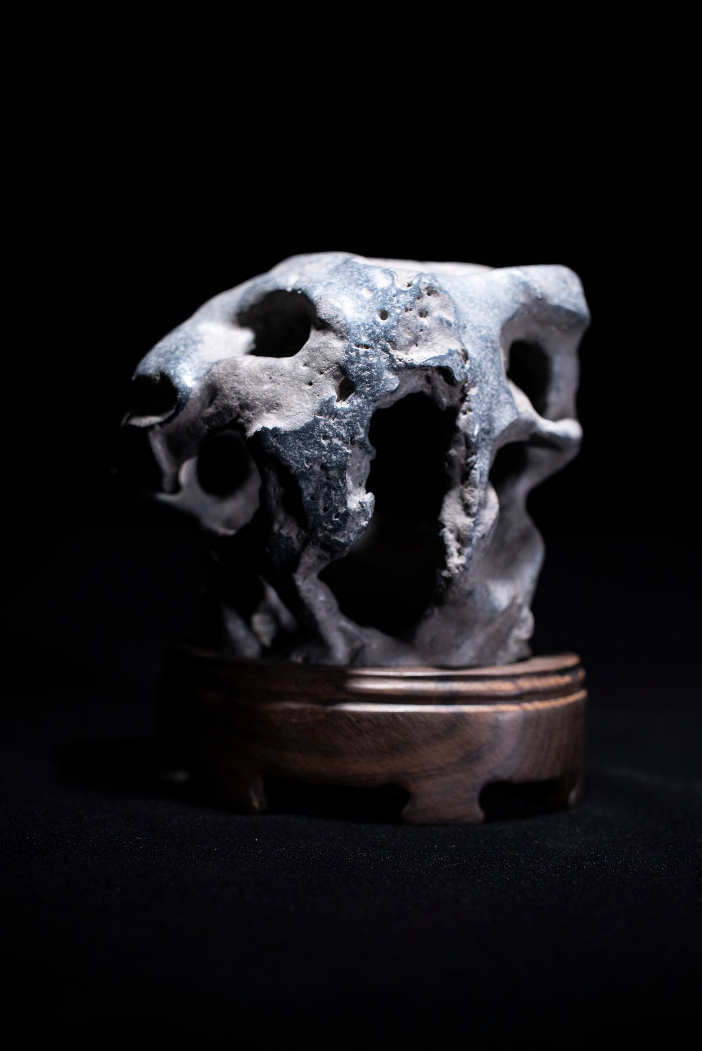 賞石擺件/貴州墨金石 Black Taihu Stone