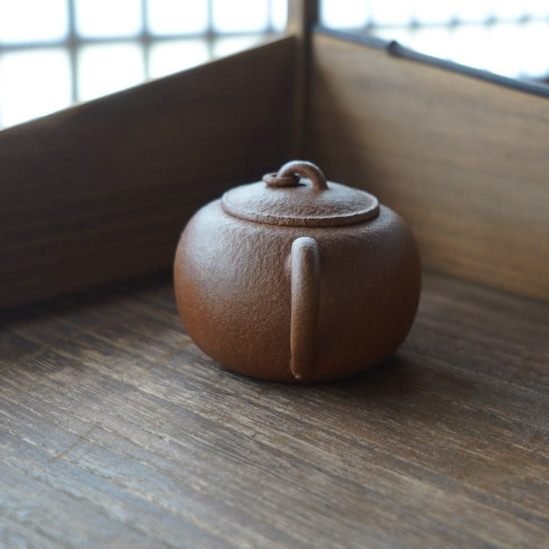 Clasp-lid Purple Clay Teapot