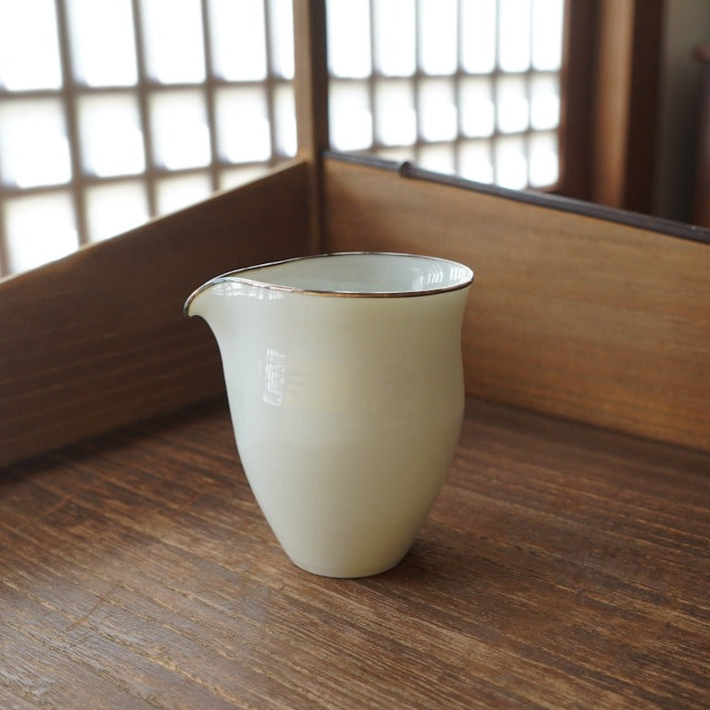 Silver-rimmed white porcelain shrink-mouth fair cup