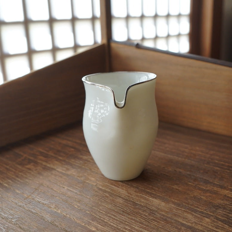 Silver-rimmed white porcelain shrink-mouth fair cup