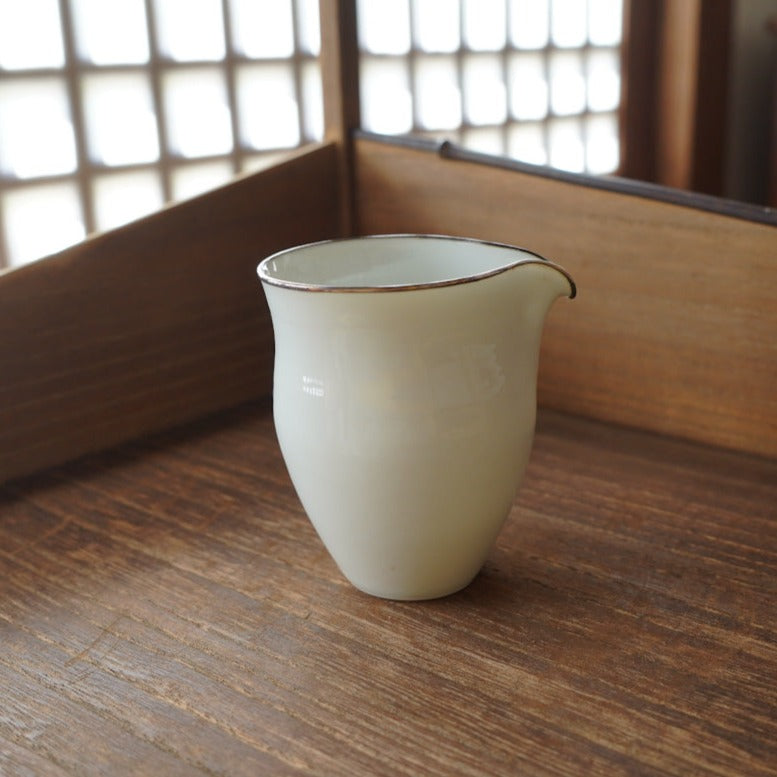Silver-rimmed white porcelain shrink-mouth fair cup