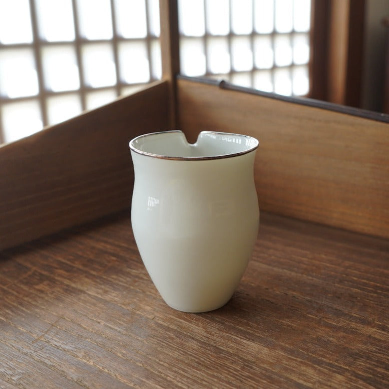 Silver-rimmed white porcelain shrink-mouth fair cup
