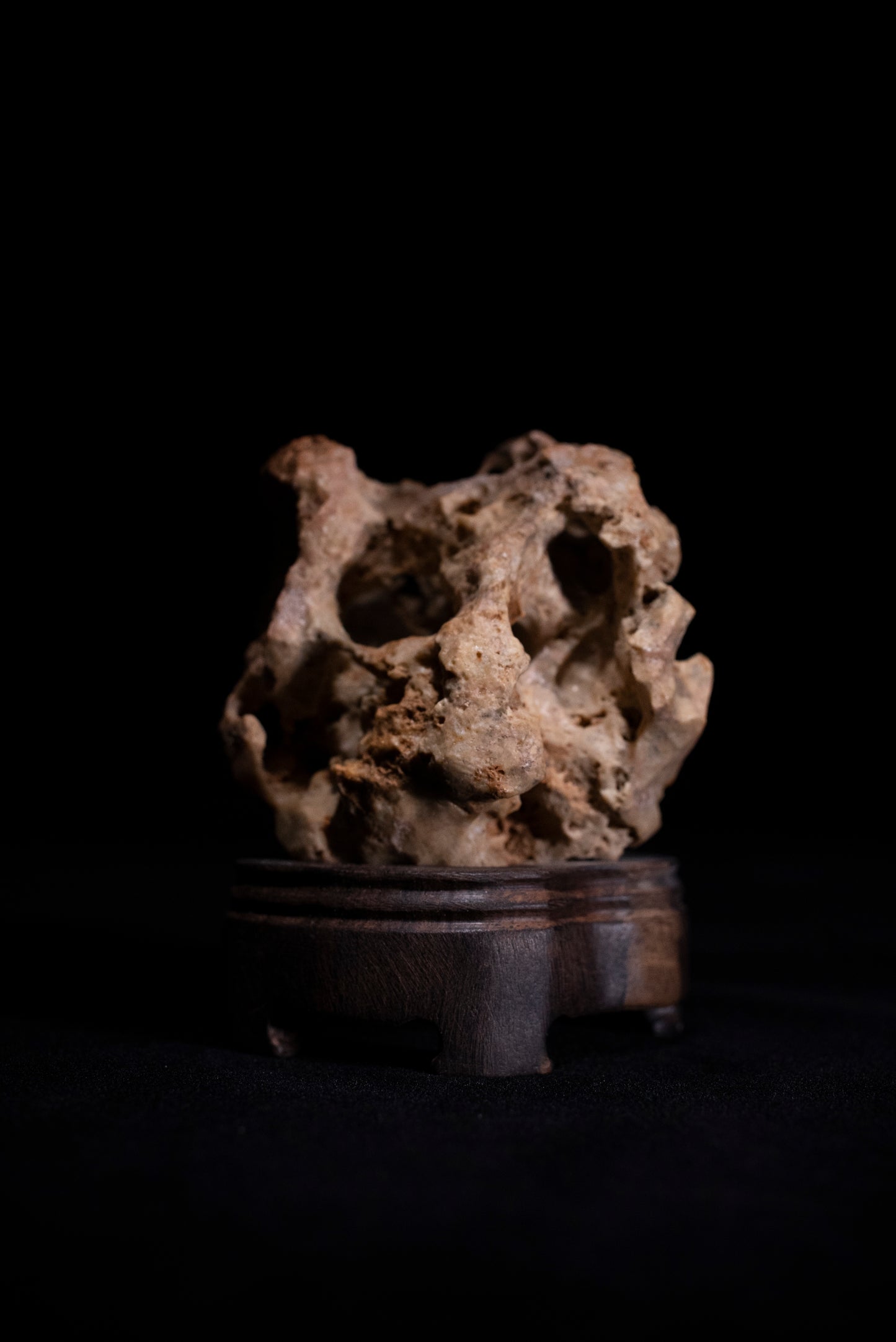 賞石擺件/湘西紫玲瓏 - 香爐球Golden Xiangxi Taihu Stone Incense Burner