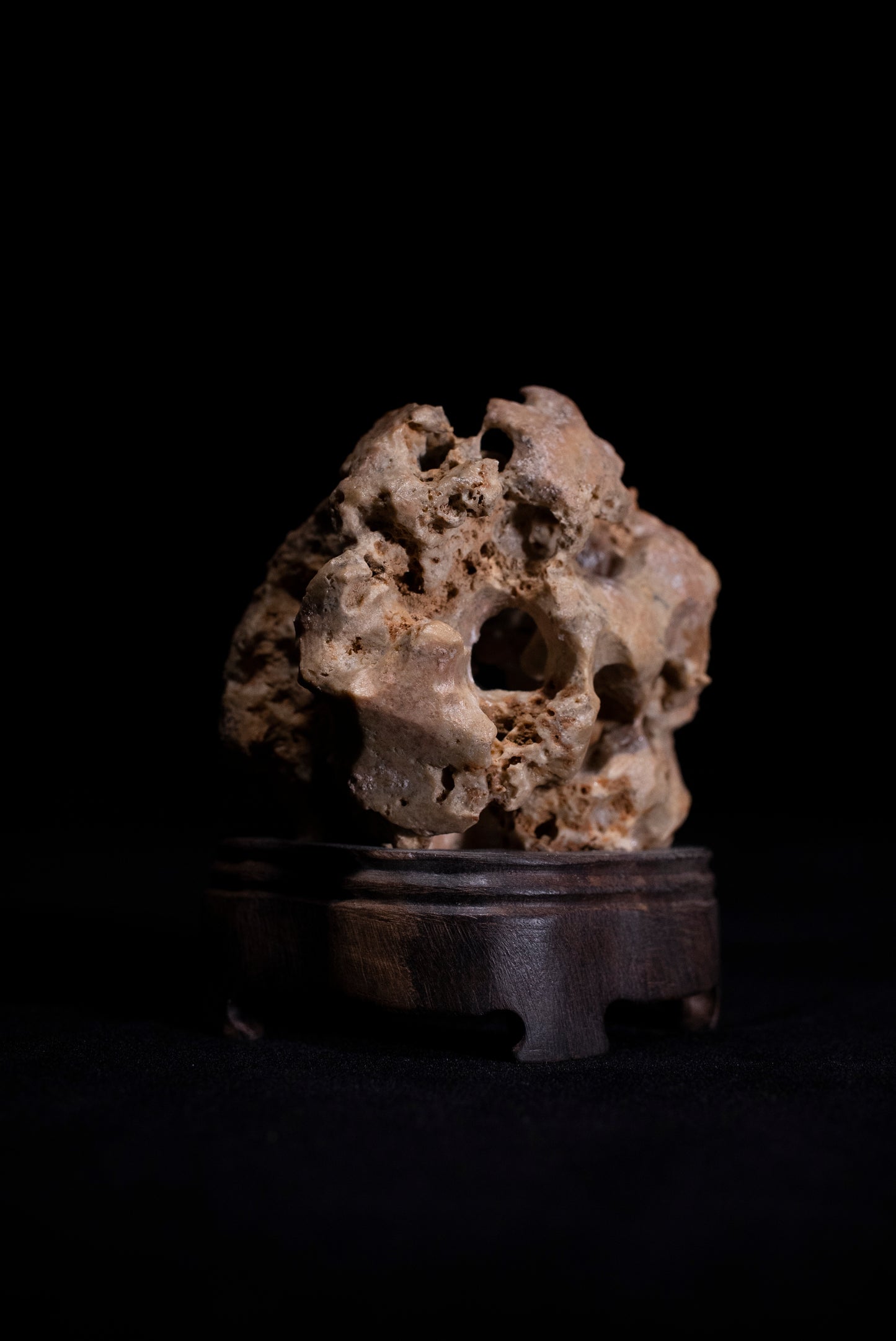 賞石擺件/湘西紫玲瓏 - 香爐球Golden Xiangxi Taihu Stone Incense Burner