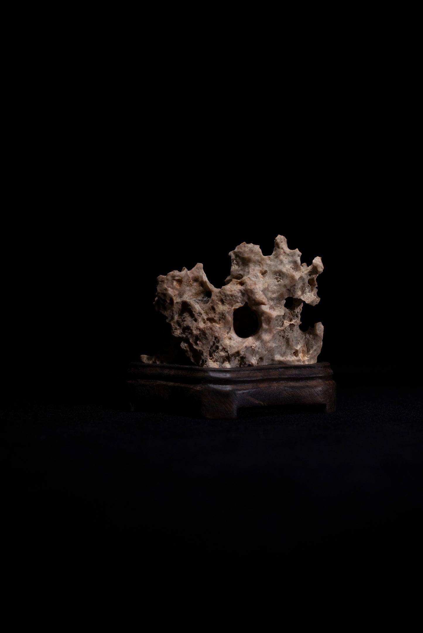 賞石擺件/湘西紫玲瓏 - 黃金甲香爐 Golden Xiangxi Taihu Stone Incense Burner