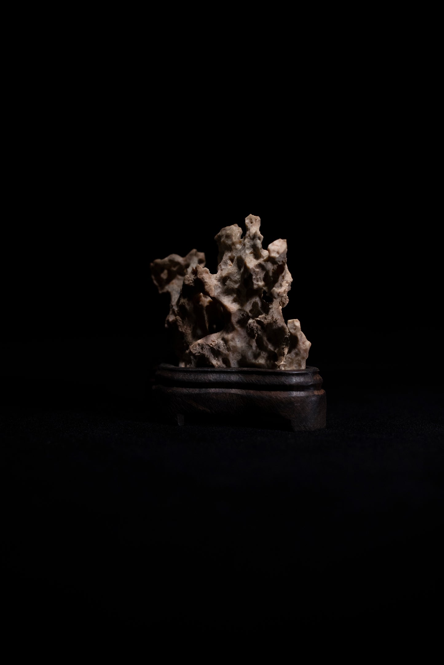 賞石擺件/湘西紫玲瓏 - 黃金甲香爐 Golden Xiangxi Taihu Stone Incense Burner