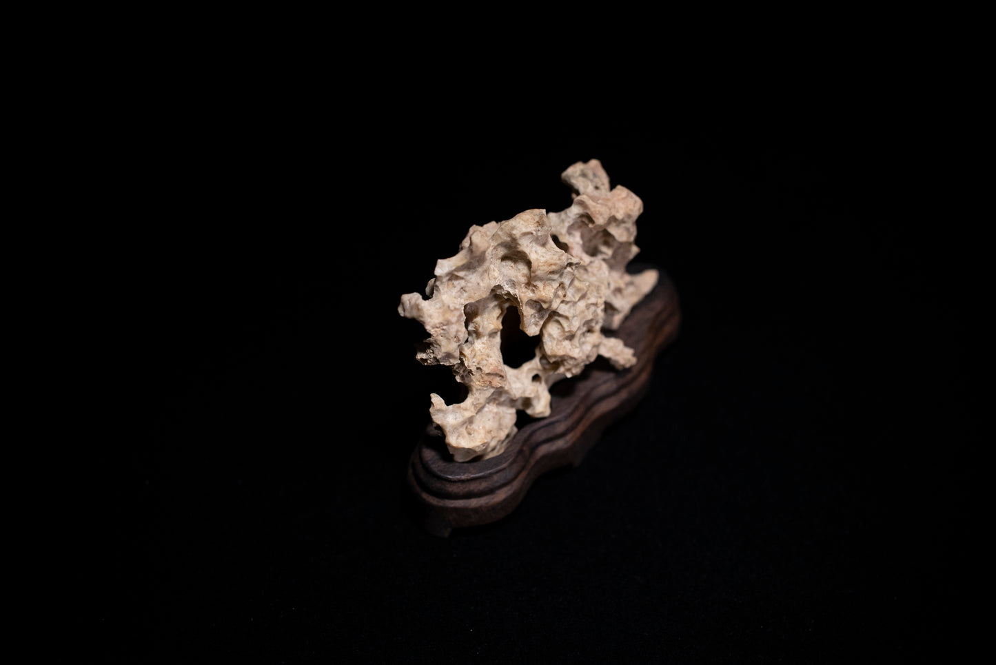 賞石擺件/湘西紫玲瓏 - 黃金甲香爐 Golden Xiangxi Taihu Stone Incense Burner