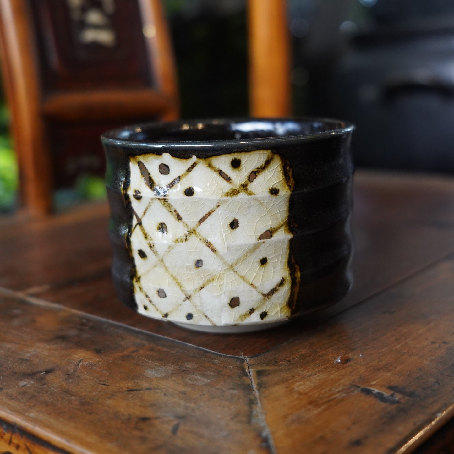 黑釉圓筒竹節形陶茶碗