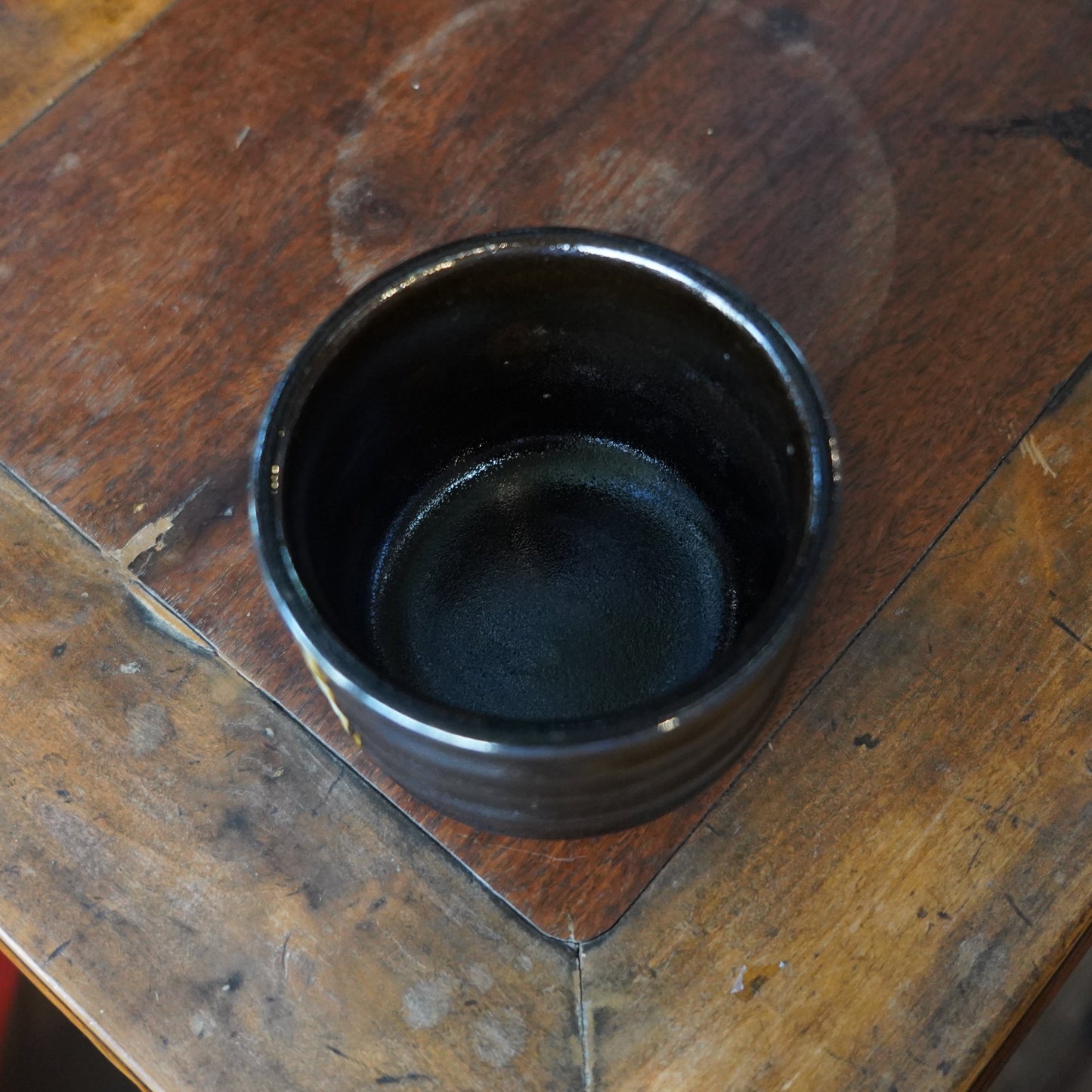 黑釉圓筒竹節形陶茶碗