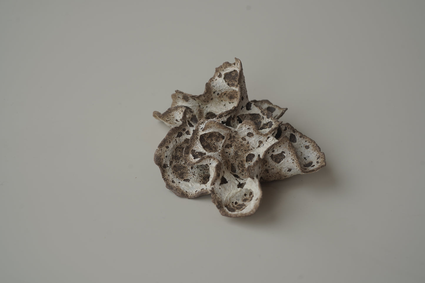 手捏木耳型裝飾物-立體花/白咖色