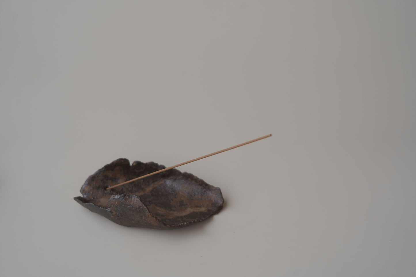 殘片臥香座/鐵鏽色