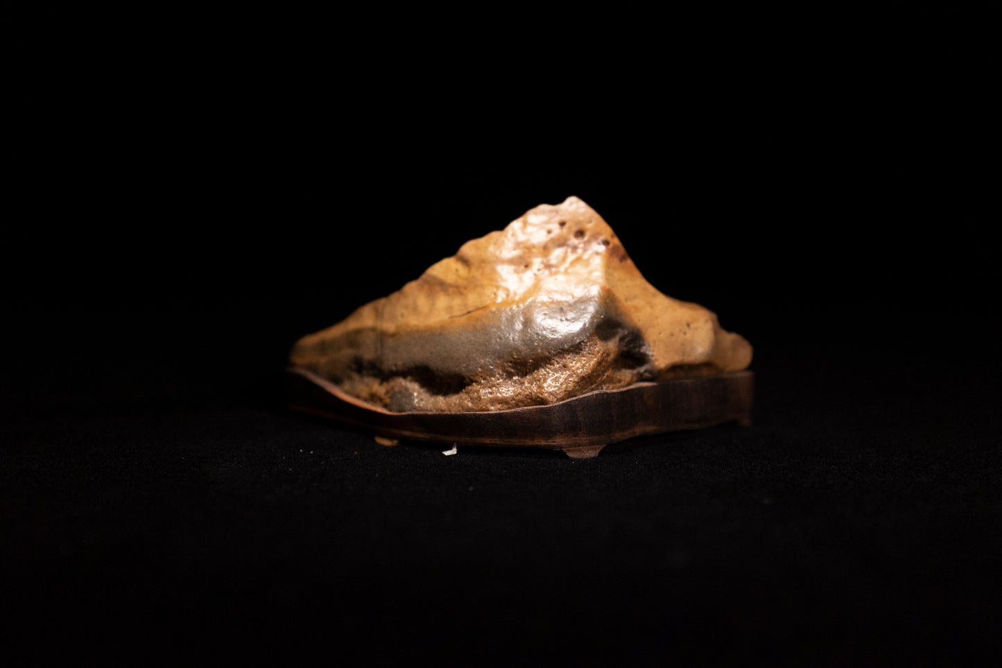 賞石擺件/ 戈壁老皮石