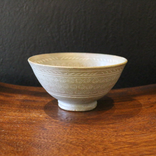 Gray glazed chrysanthemum pottery tea bowl
