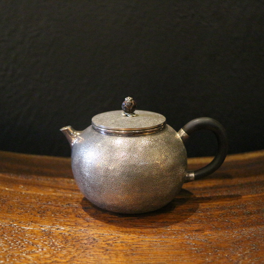Silver handle pot (perfect rock pattern/bright silver+wooden handle)