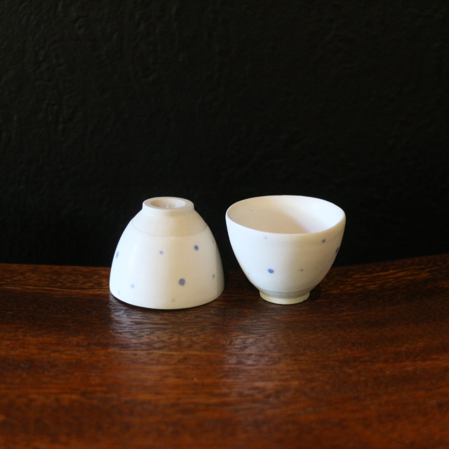 白瓷藍圓點茶杯