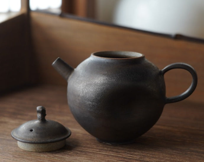 Iron-glazed Concave Teapot