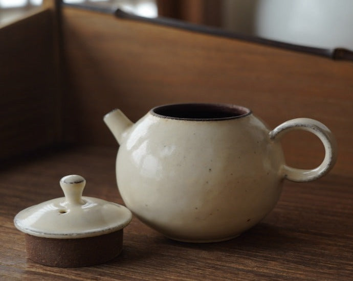 Round-shaped Ceramic White Powder Glaze Teapot