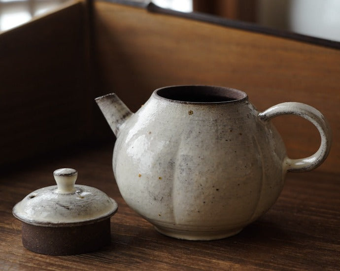Diamond-pattern Ceramic Teapot with White Powder Glaze(Round Style)