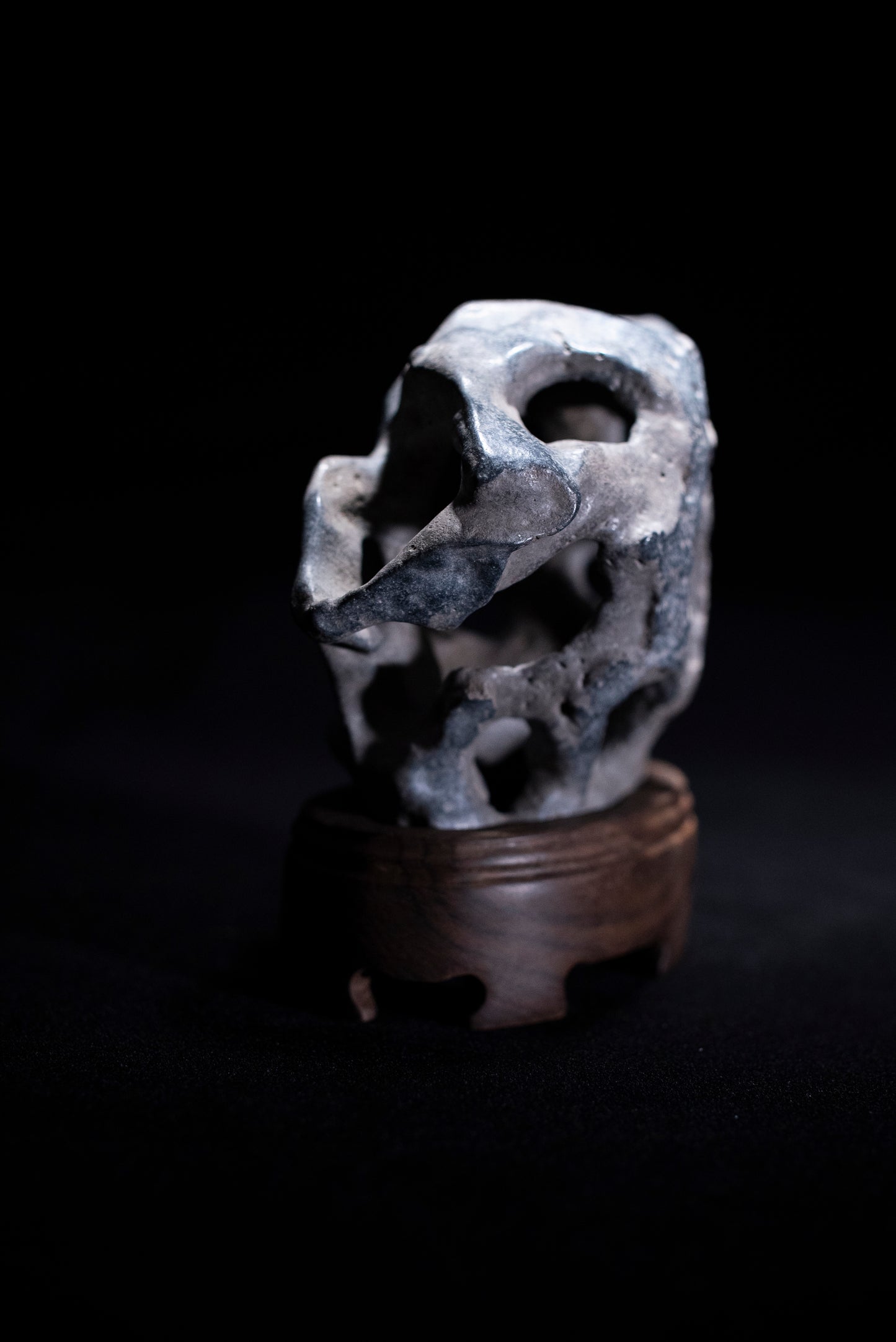 賞石擺件/貴州墨金石 Black Taihu Stone