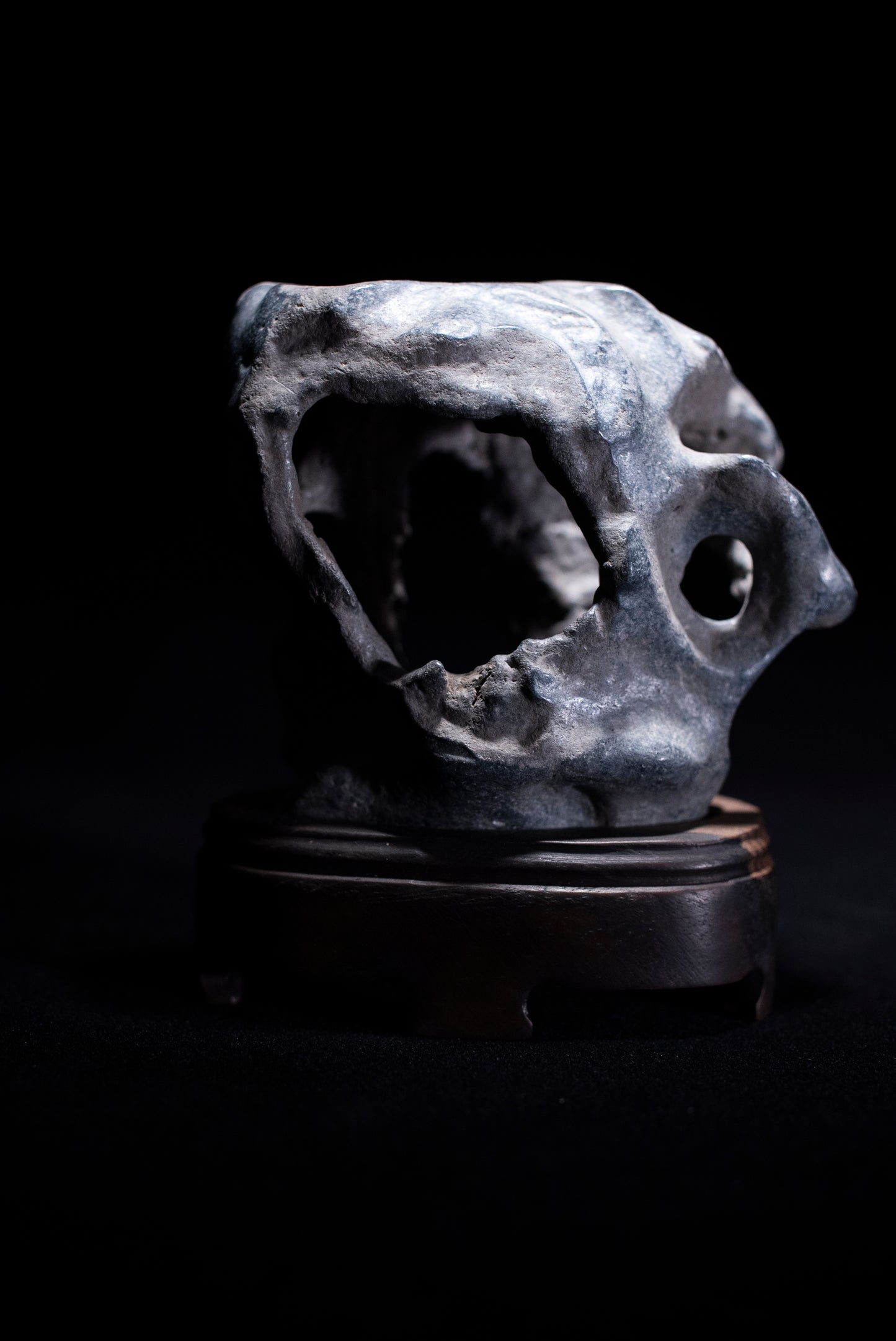 賞石擺件/貴州墨金石 Black Taihu Stone