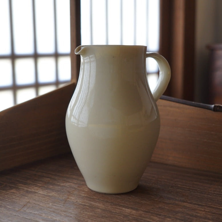 Handcrafted Ceramic White Handle Fair Cup(large)