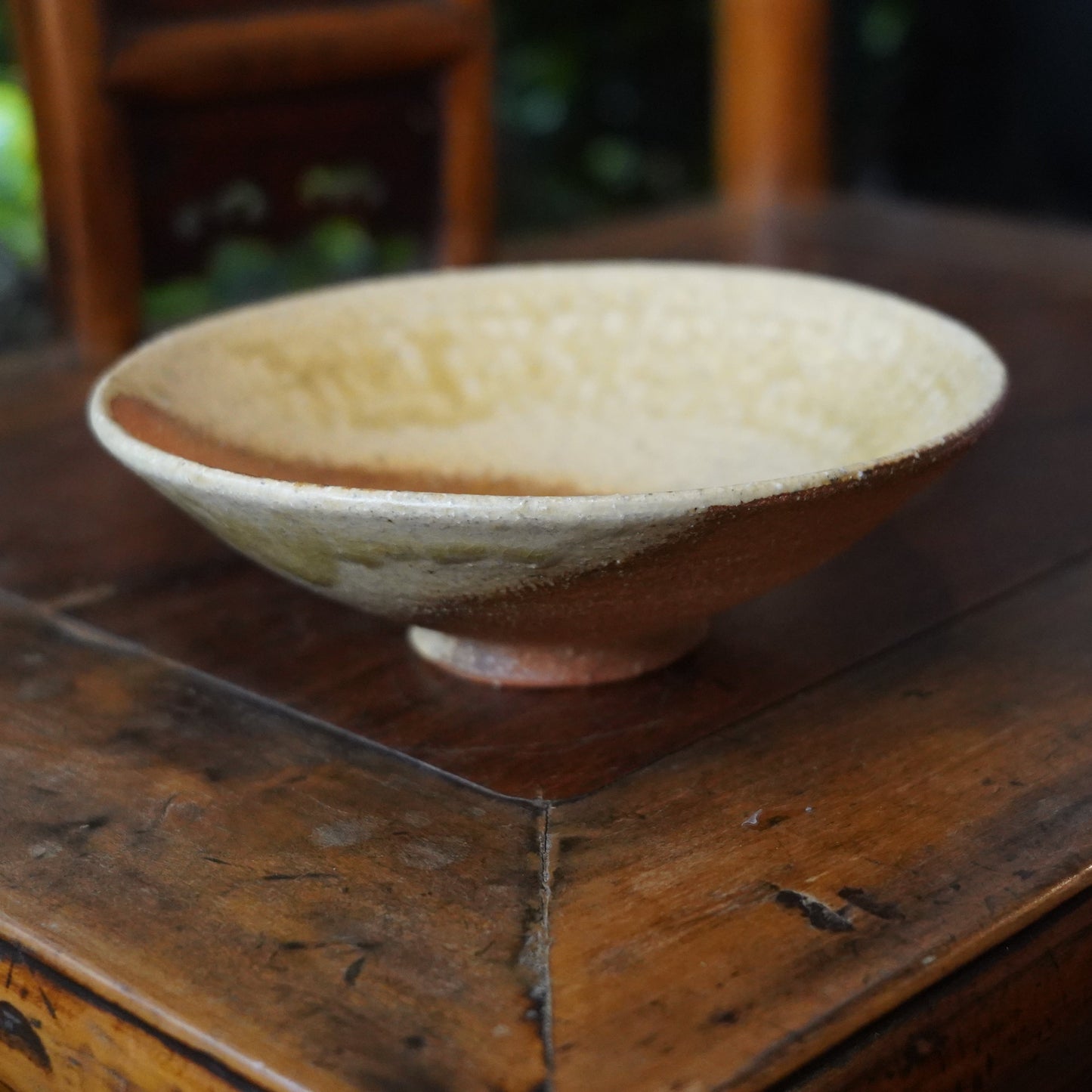 土黃色陶茶碗