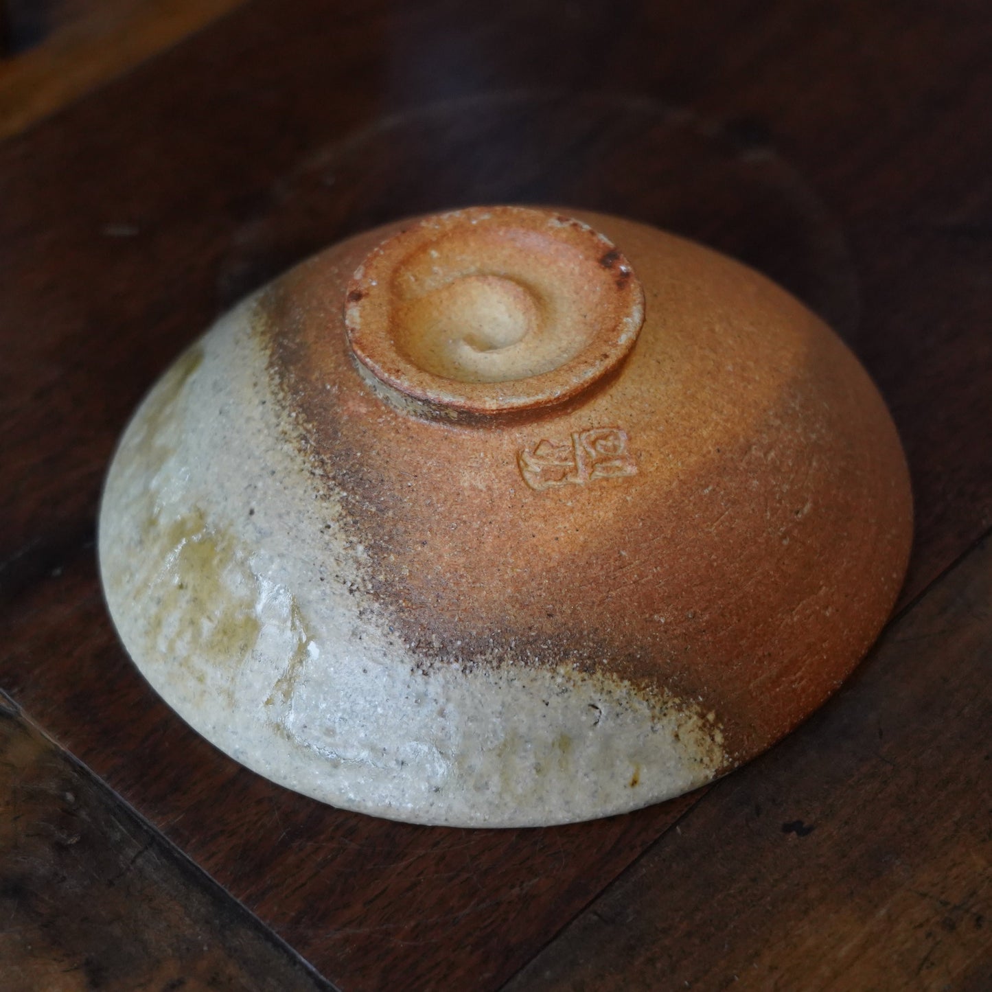 土黃色陶茶碗