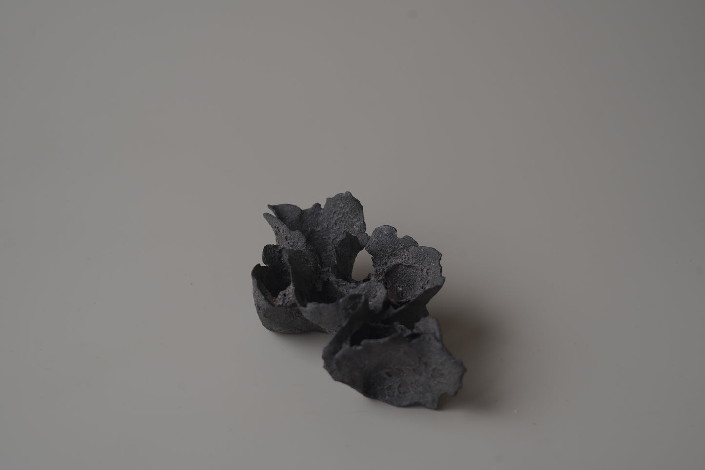 手捏茶匙枕-立體花-小/灰黑色