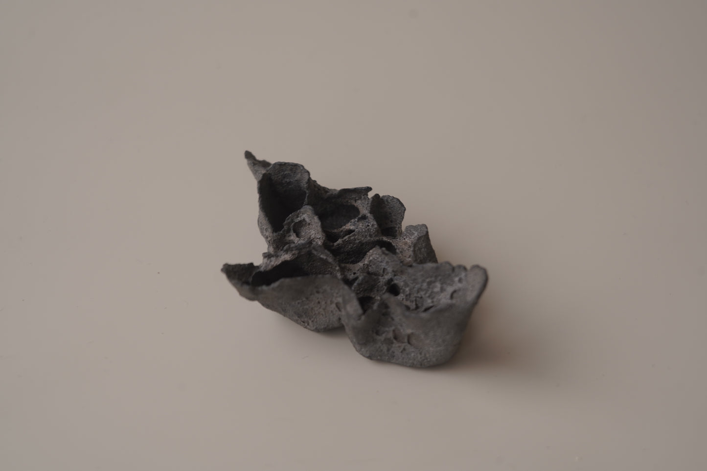 手捏茶匙枕-立體花-小/灰黑色