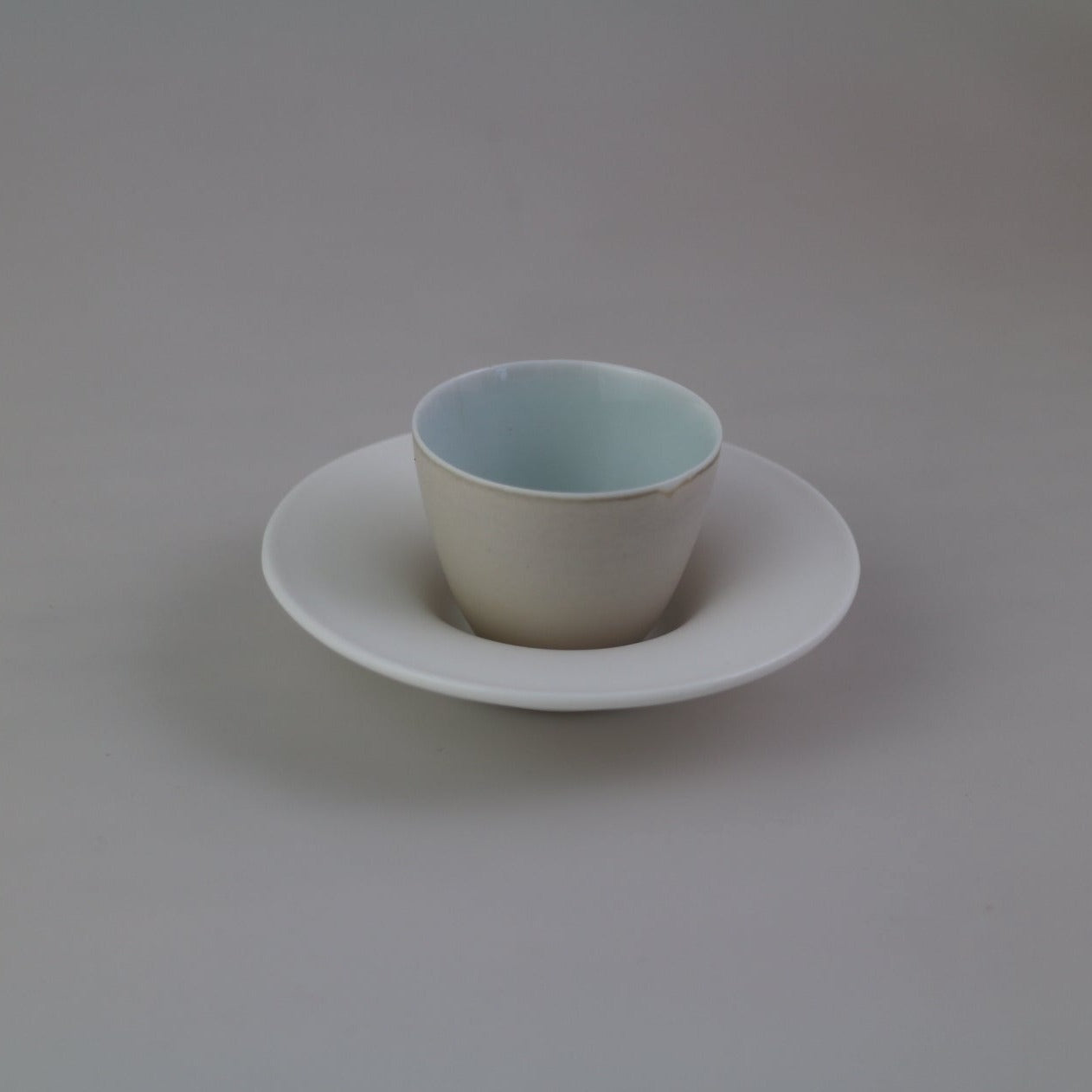 白圓陶瓷杯托