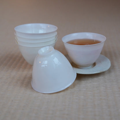 White porcelain ultra-thin cup with round mouth